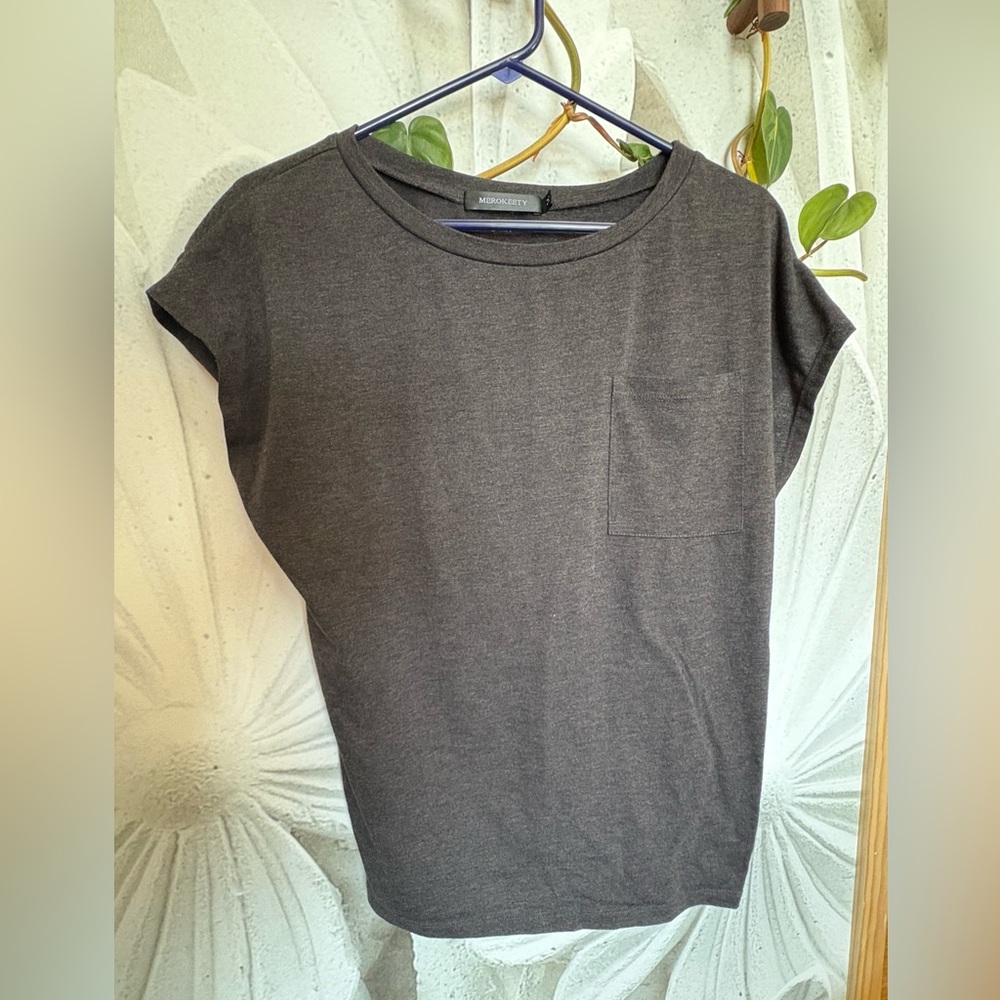 Women’s size medium dark grey t shirt.  Smoke free home.
